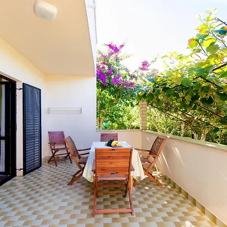 Dragutin Apartment *